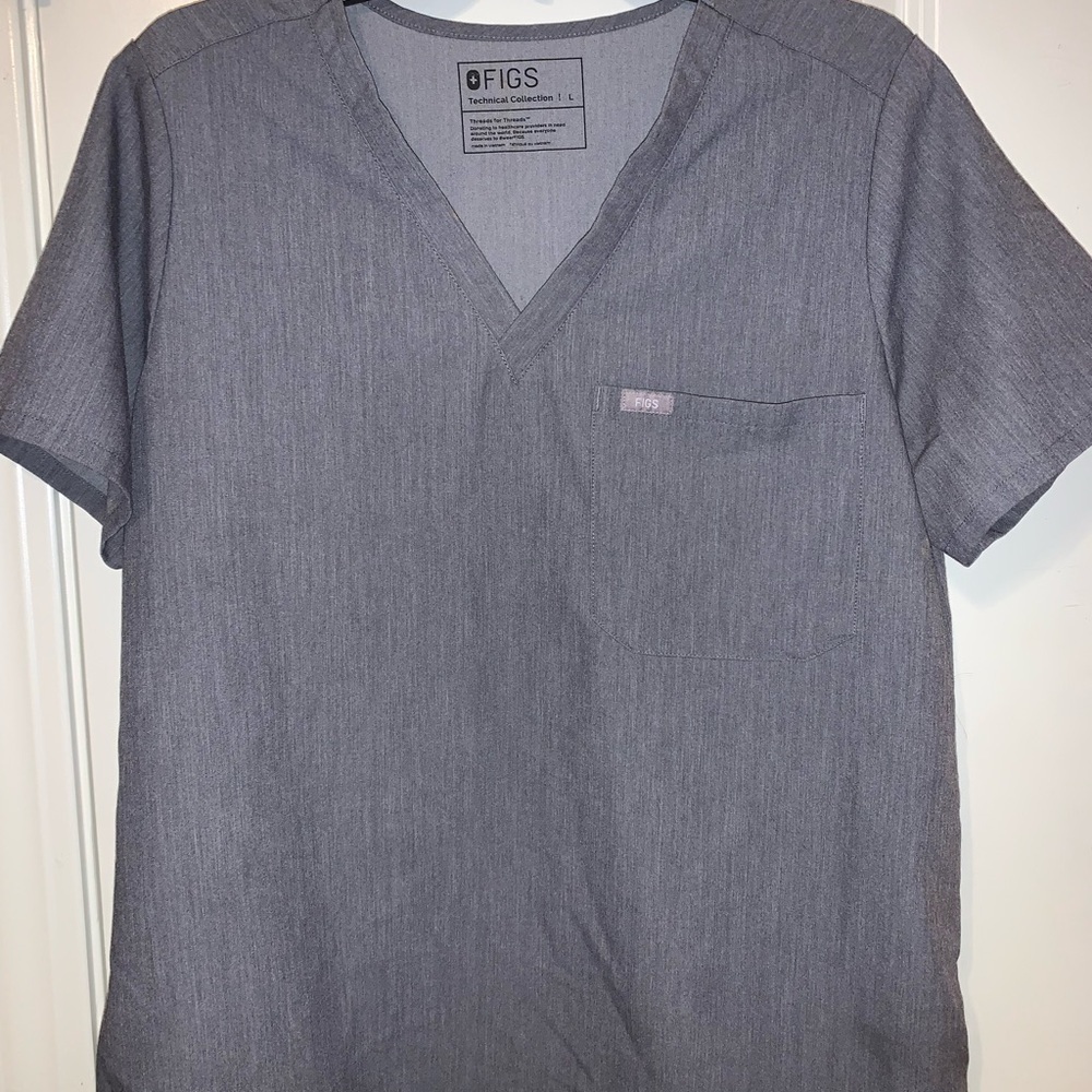 Figs 1 pocket scrub top